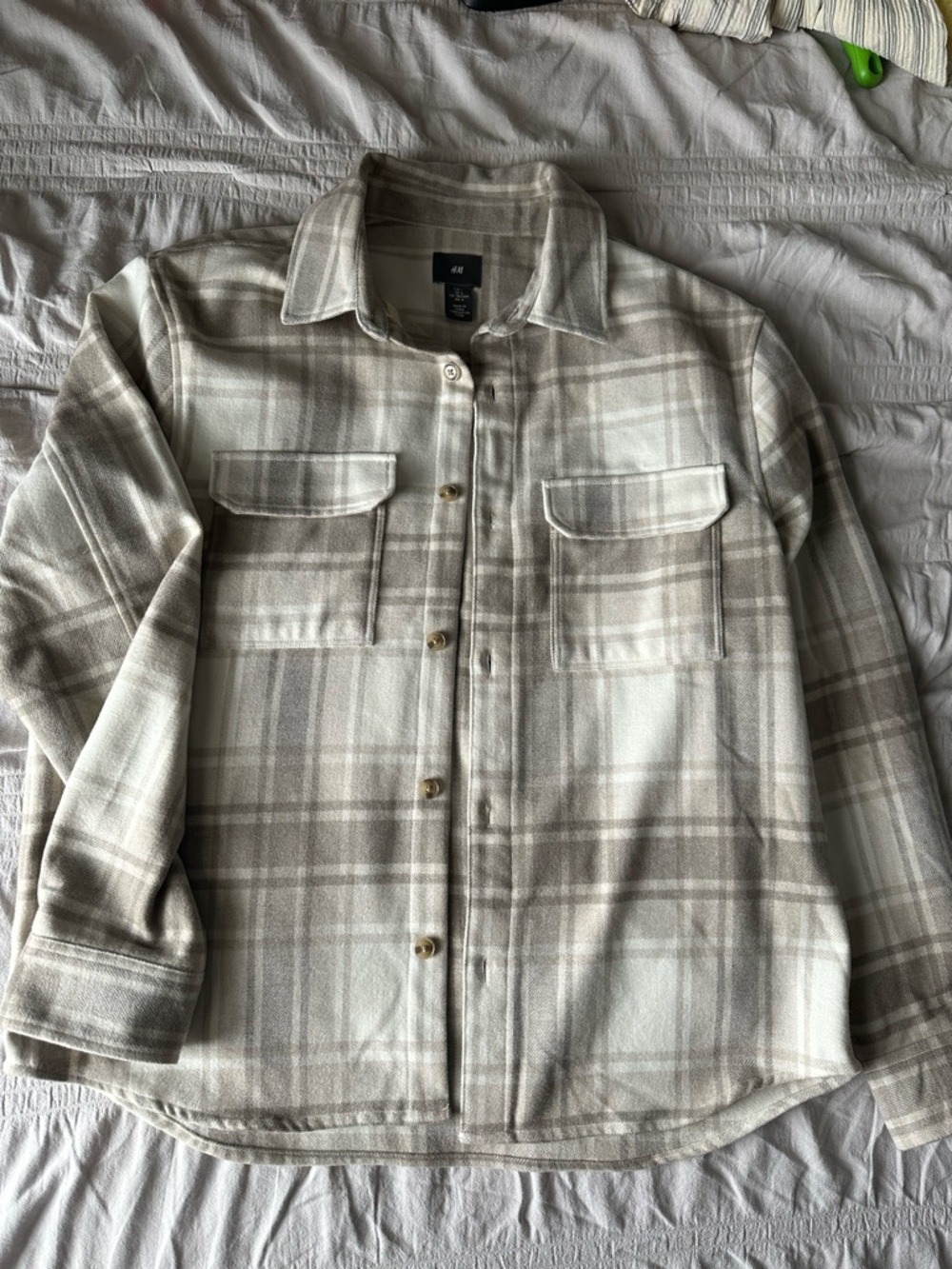 H&M men’s Beige and Cream Plaid Button-Up Shacket - Picture 3 of 4